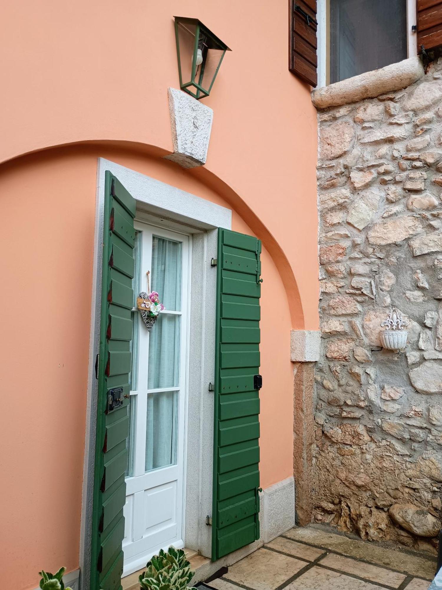 Casa Del Capitello Apartment คาปริโน เวโรเนเซ ภายนอก รูปภาพ